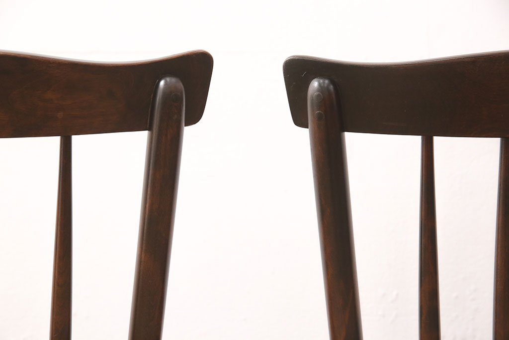中古　北海道民芸家具　シンプルなデザインが取り入れやすいダイニングチェア2脚セット(ウィンザーチェア、板座チェア、椅子、ウインザーチェア)(R-049237)