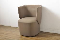 中古　美品　城所右文次デザイン　三越伊勢丹プロパティ・デザイン　Bamboo Chair　滑らかな曲線のデザインが目を惹くバンブーチェアと特注のオットマンのセット(アームチェア、安楽椅子、ディスプレイ、フットスツール)(チェア定価約54万円)(オットマン定価約30万円)(R-081257)