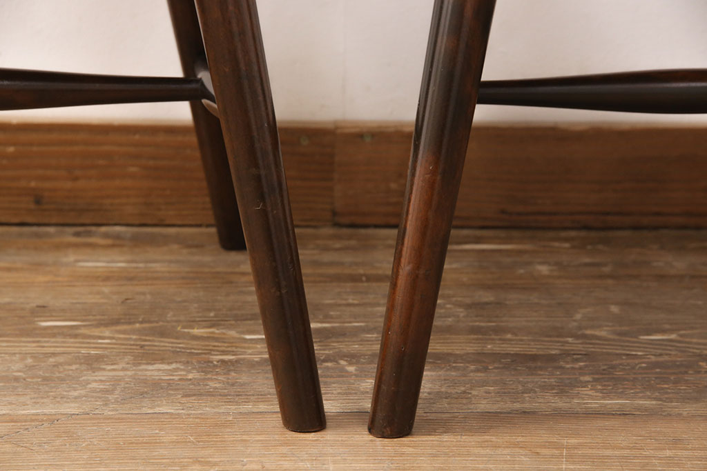中古　北海道民芸家具　シンプルなデザインが取り入れやすいダイニングチェア2脚セット(ウィンザーチェア、板座チェア、椅子、ウインザーチェア)(R-049238)