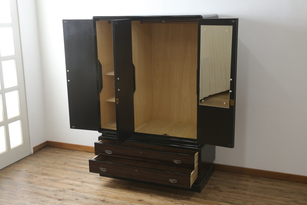 中古　美品　香川漆器　蒟醤(きんま)塗り　美しい艶が魅力!格調高い空間演出に活躍するワードローブ(衣装箪笥、和タンス、キャビネット)(定価推定約140万円)(R-060053)