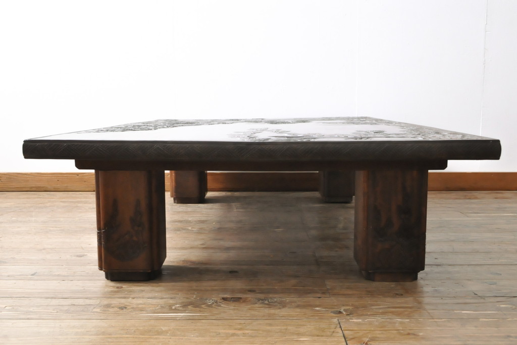 民芸家具　日光彫り　重厚な脚と厚みのある天板が魅力的な座卓(ローテーブル)(R-057467)