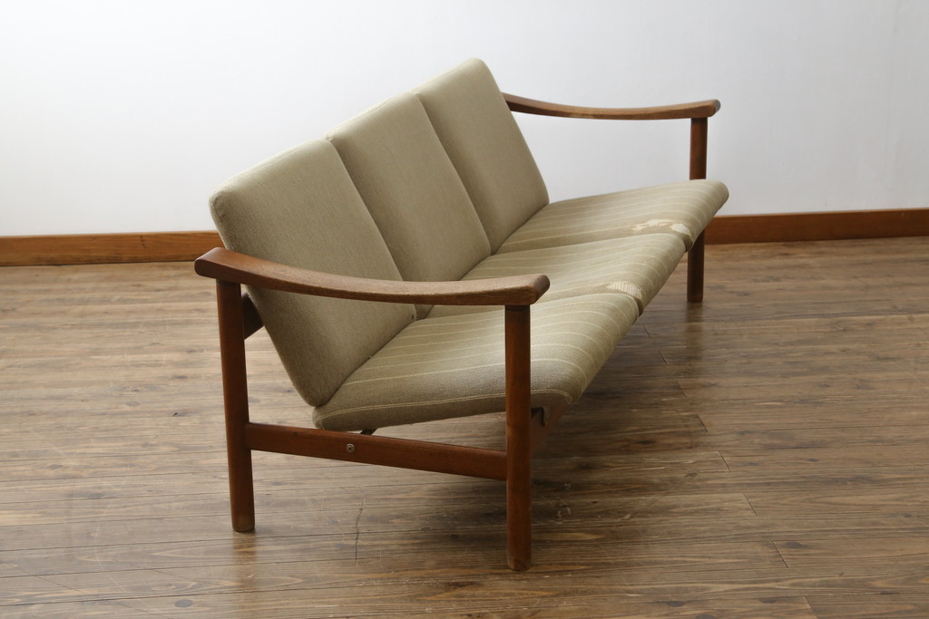 デンマークビンテージ　Hans J Wegner(ハンス・J・ウェグナー)　GETAMA (ゲタマ)　チーク材　GE280　北欧デザインがおしゃれなトリプルソファ(3人掛け、3P、三人掛け、3シーター、ヴィンテージ)(R-081317)