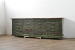 中古　香川漆器　蒔絵入り　黒漆塗り　梅の花の図柄がお部屋を華やかに彩る桐箪笥(桐たんす、着物箪笥、衣装箪笥、収納箪笥、引き出し)(定価推定約150万円)(R-077371)
