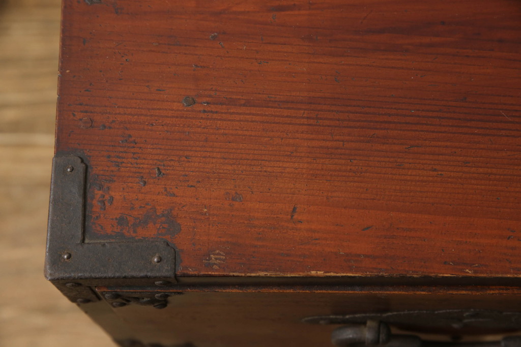 和製アンティーク　前面欅(ケヤキ)材　味わい深い風合いが魅力の米沢箪笥(重ね箪笥、衣装箪笥、収納たんす、整理タンス、時代箪笥、引き出し)(R-067124)