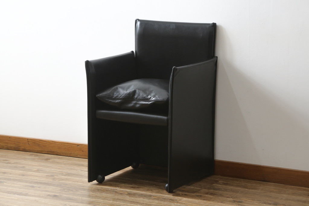 中古　美品　Cassina(カッシーナ)　401 BREAK(ブレーク)　MARIO BELLINI(マリオベリーニ)　キャスター付きアームチェア(ダイニングチェア、一人掛けソファ、1P)(定価約46万円)(R-051530)