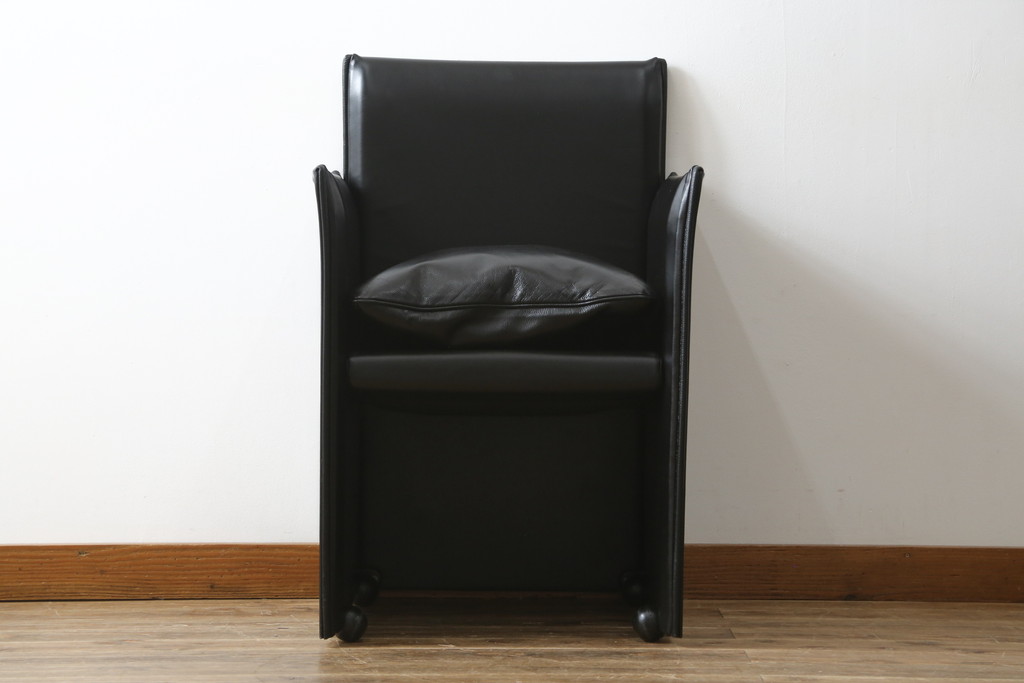 中古　美品　Cassina(カッシーナ)　401 BREAK(ブレーク)　MARIO BELLINI(マリオベリーニ)　キャスター付きアームチェア(ダイニングチェア、一人掛けソファ、1P)(定価約46万円)(R-051530)