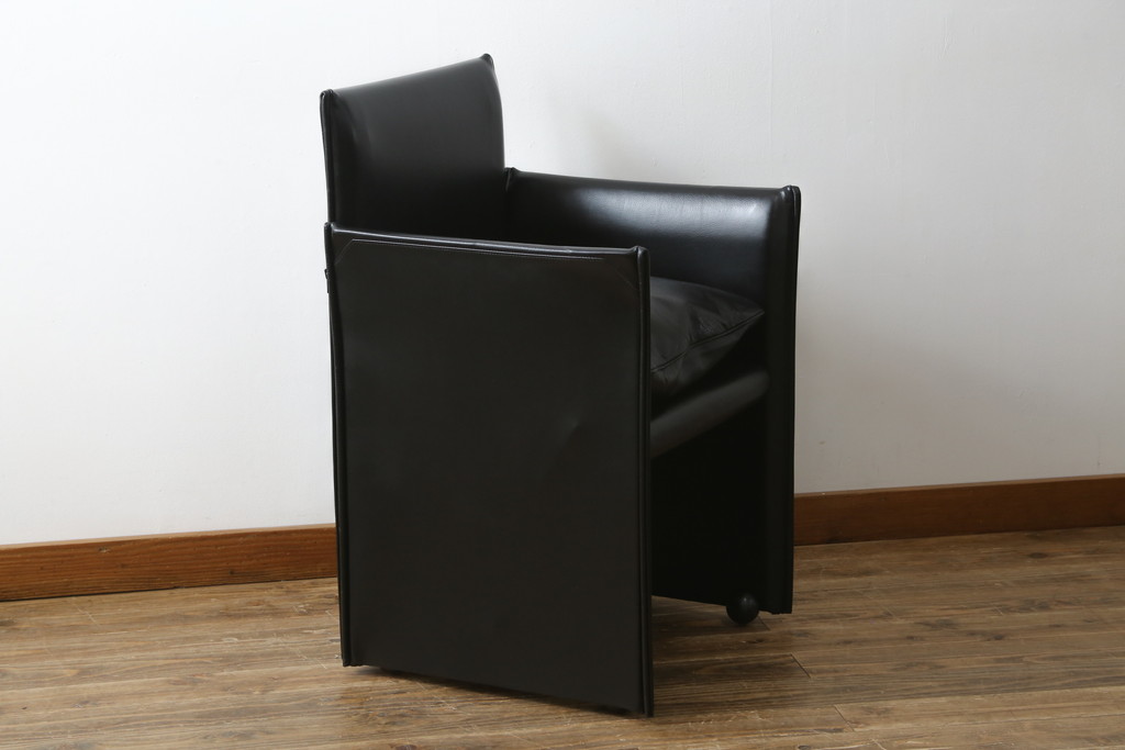 中古　美品　Cassina(カッシーナ)　401 BREAK(ブレーク)　MARIO BELLINI(マリオベリーニ)　キャスター付きアームチェア(ダイニングチェア、一人掛けソファ、1P)(定価約46万円)(R-051530)