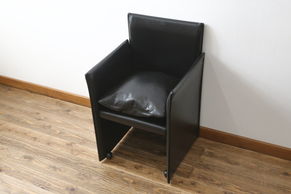 中古　美品　Cassina(カッシーナ)　401 BREAK(ブレーク)　MARIO BELLINI(マリオベリーニ)　キャスター付きアームチェア(ダイニングチェア、一人掛けソファ、1P)(定価約46万円)(R-051530)