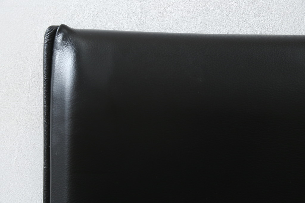 中古　美品　Cassina(カッシーナ)　401 BREAK(ブレーク)　MARIO BELLINI(マリオベリーニ)　キャスター付きアームチェア(ダイニングチェア、一人掛けソファ、1P)(定価約46万円)(R-051530)