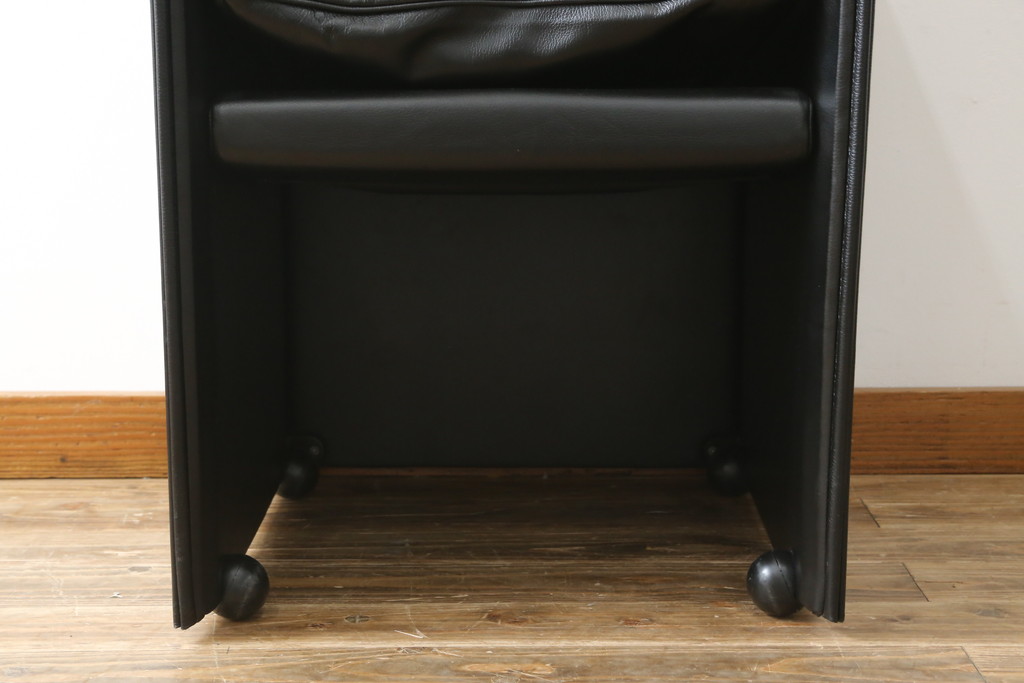 中古　美品　Cassina(カッシーナ)　401 BREAK(ブレーク)　MARIO BELLINI(マリオベリーニ)　キャスター付きアームチェア(ダイニングチェア、一人掛けソファ、1P)(定価約46万円)(R-051530)