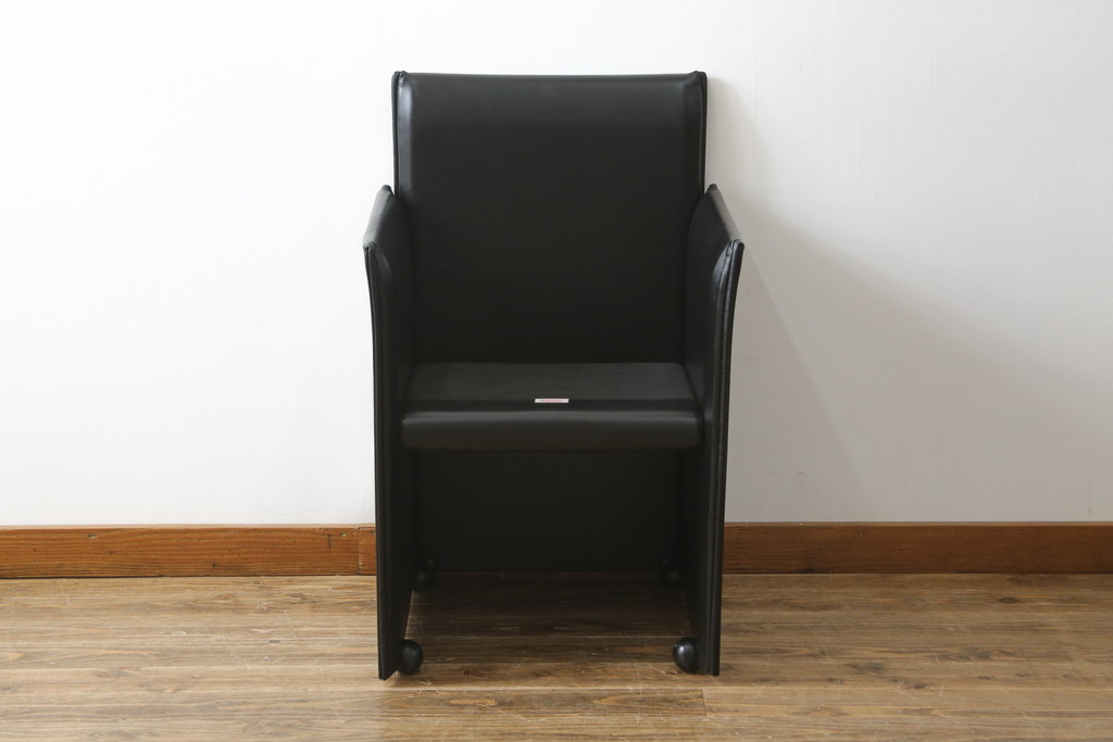 中古　美品　Cassina(カッシーナ)　401 BREAK(ブレーク)　MARIO BELLINI(マリオベリーニ)　キャスター付きアームチェア(ダイニングチェア、一人掛けソファ、1P)(定価約46万円)(R-051530)