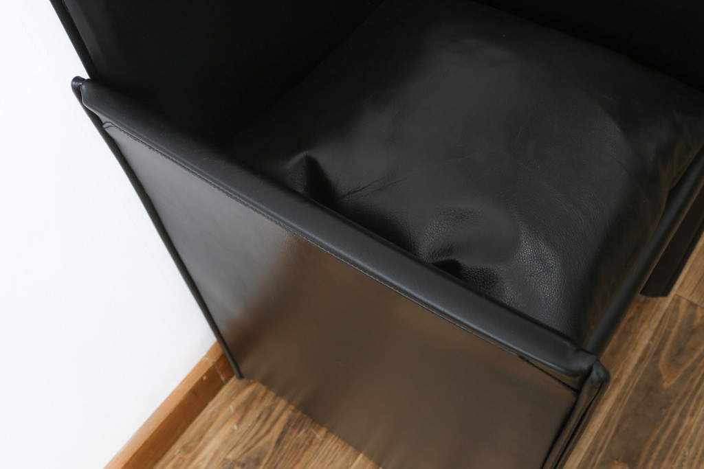 中古　美品　Cassina(カッシーナ)　401 BREAK(ブレーク)　MARIO BELLINI(マリオベリーニ)　キャスター付きアームチェア(ダイニングチェア、一人掛けソファ、1P)(定価約46万円)(R-051529)