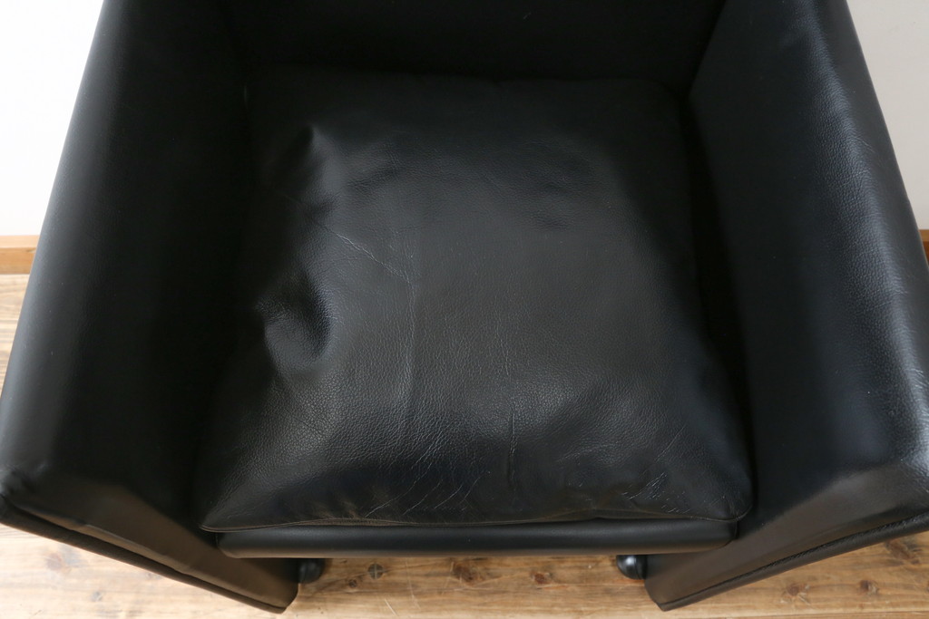 中古　美品　Cassina(カッシーナ)　401 BREAK(ブレーク)　MARIO BELLINI(マリオベリーニ)　キャスター付きアームチェア(ダイニングチェア、一人掛けソファ、1P)(定価約46万円)(R-051529)