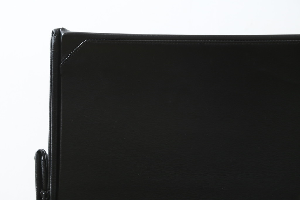 中古　美品　Cassina(カッシーナ)　401 BREAK(ブレーク)　MARIO BELLINI(マリオベリーニ)　キャスター付きアームチェア(ダイニングチェア、一人掛けソファ、1P)(定価約46万円)(R-051529)
