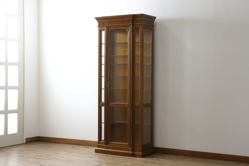 中古　美品　DREXEL HERITAGE(ドレクセルヘリテイジ)　FRANCESCA(フランチェスカ)シリーズ　気品溢れる佇まいが魅力のガラスキャビネット(飾り棚、キュリオケース、ショーケース、ガラスケース、Gケース、コレクションケース、店舗什器)(定価約74万円)(R-077450)