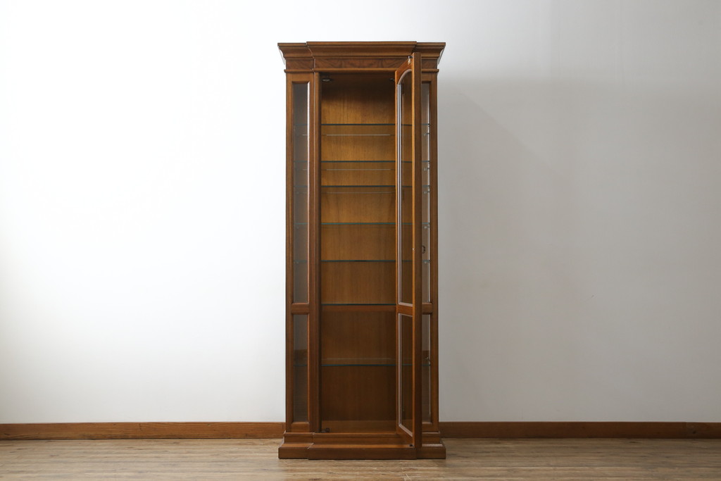 中古　美品　DREXEL HERITAGE(ドレクセルヘリテイジ)　FRANCESCA(フランチェスカ)シリーズ　気品溢れる佇まいが魅力のガラスキャビネット(飾り棚、キュリオケース、ショーケース、ガラスケース、Gケース、コレクションケース、店舗什器)(定価約74万円)(R-077450)