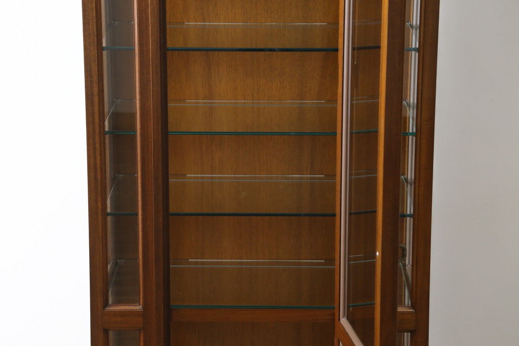 中古　美品　DREXEL HERITAGE(ドレクセルヘリテイジ)　FRANCESCA(フランチェスカ)シリーズ　気品溢れる佇まいが魅力のガラスキャビネット(飾り棚、キュリオケース、ショーケース、ガラスケース、Gケース、コレクションケース、店舗什器)(定価約74万円)(R-077450)