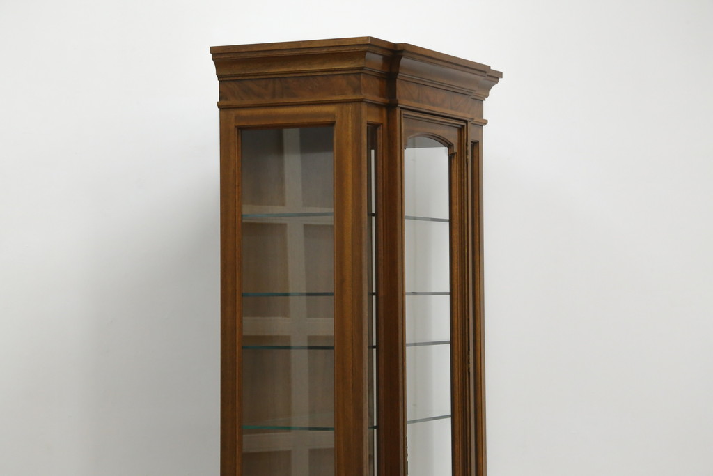 中古　美品　DREXEL HERITAGE(ドレクセルヘリテイジ)　FRANCESCA(フランチェスカ)シリーズ　気品溢れる佇まいが魅力のガラスキャビネット(飾り棚、キュリオケース、ショーケース、ガラスケース、Gケース、コレクションケース、店舗什器)(定価約74万円)(R-077450)