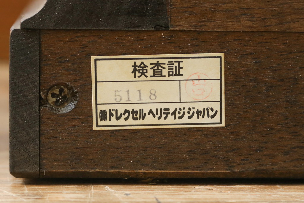 中古　美品　DREXEL HERITAGE(ドレクセルヘリテイジ)　FRANCESCA(フランチェスカ)シリーズ　気品溢れる佇まいが魅力のガラスキャビネット(飾り棚、キュリオケース、ショーケース、ガラスケース、Gケース、コレクションケース、店舗什器)(定価約74万円)(R-077450)