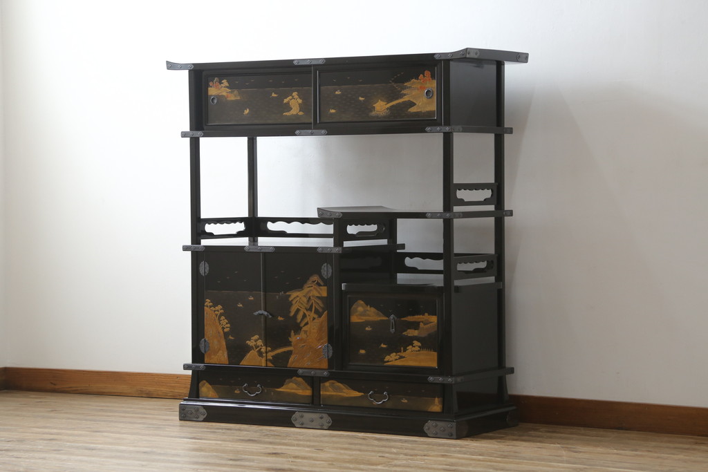 中古　超美品　輪島塗り　漆芸作家　柿木章作　風景の細やかな描写に惹き込まれる飾り棚(茶棚、違い棚、収納棚、戸棚)(定価約1000万円超)(R-071892)