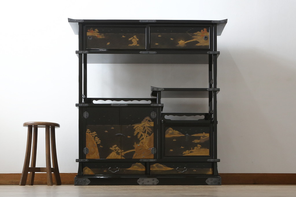 中古　超美品　輪島塗り　漆芸作家　柿木章作　風景の細やかな描写に惹き込まれる飾り棚(茶棚、違い棚、収納棚、戸棚)(定価約1000万円超)(R-071892)