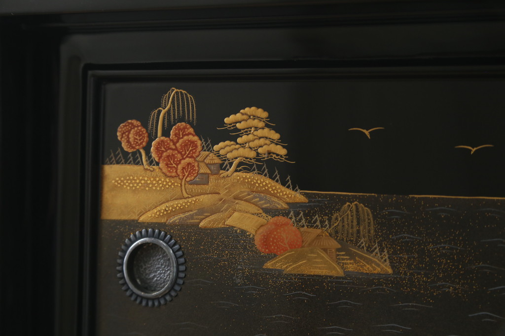 中古　超美品　輪島塗り　漆芸作家　柿木章作　風景の細やかな描写に惹き込まれる飾り棚(茶棚、違い棚、収納棚、戸棚)(定価約1000万円超)(R-071892)