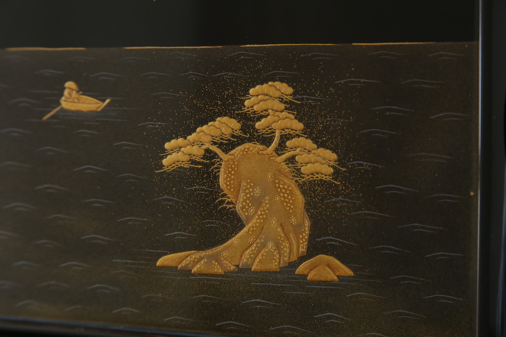 中古　超美品　輪島塗り　漆芸作家　柿木章作　風景の細やかな描写に惹き込まれる飾り棚(茶棚、違い棚、収納棚、戸棚)(定価約1000万円超)(R-071892)