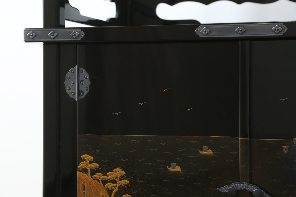 中古　超美品　輪島塗り　漆芸作家　柿木章作　風景の細やかな描写に惹き込まれる飾り棚(茶棚、違い棚、収納棚、戸棚)(定価約1000万円超)(R-071892)