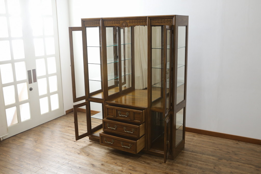 中古　美品　レアな小振りサイズ!!　DREXEL HERITAGE(ドレクセルヘリテイジ)　Grand Villa(グランドヴィラ)　上品な佇まいの照明付きキャビネット(キュリオケース、ガラスケース、ショーケース、食器棚、収納棚、戸棚、飾り棚)(定価約200万円)(R-066916)