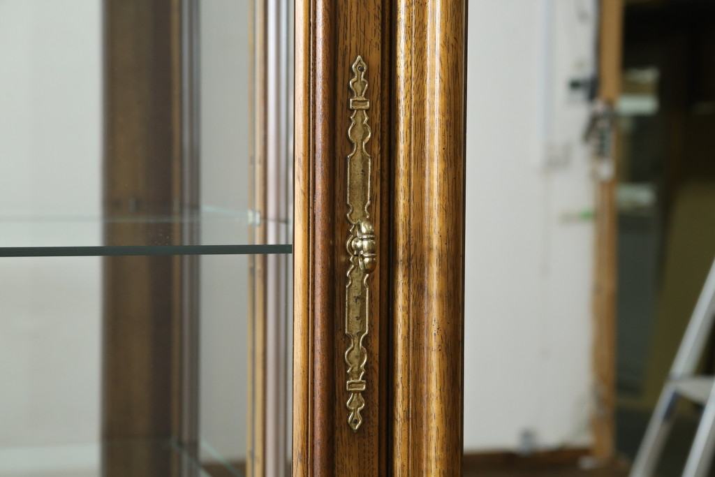 中古　美品　レアな小振りサイズ!!　DREXEL HERITAGE(ドレクセルヘリテイジ)　Grand Villa(グランドヴィラ)　上品な佇まいの照明付きキャビネット(キュリオケース、ガラスケース、ショーケース、食器棚、収納棚、戸棚、飾り棚)(定価約200万円)(R-066916)