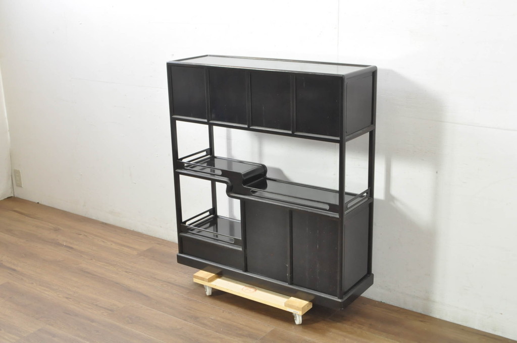 和製ビンテージ　美品　最高級　国産職人手作り　黒檀(コクタン)材　漆塗りの品のある佇まいが美しい蒔絵入り飾り棚(茶棚、戸棚、収納棚、違い棚、ヴィンテージ)(定価約150万円)(R-080689)