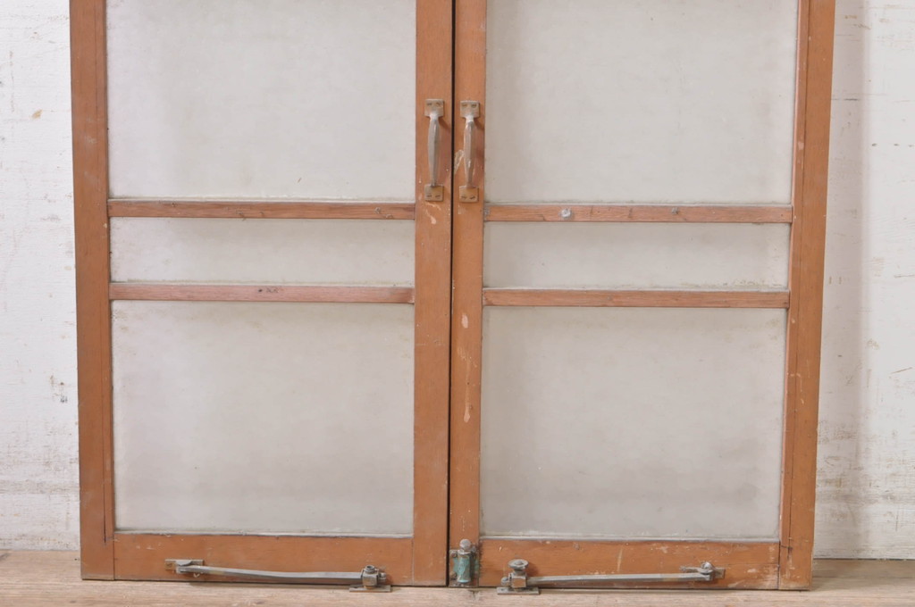 アンティーク建具　ペイント仕上げ限定　レトロな空間づくりにおすすめの両開き窓1対2枚セット(ガラス窓、ガラス戸、ガラス扉)(R-073463)
