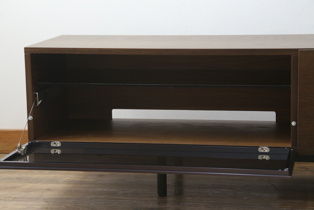 中古　美品!!　Cassinaixc.(カッシーナイクスシー)　BREATH(ブレス)　スタイリッシュな佇まいが魅力的なシアターボード(テレビ台、テレビボード、リビングボード、ローボード、収納棚、戸棚)(R-075008)