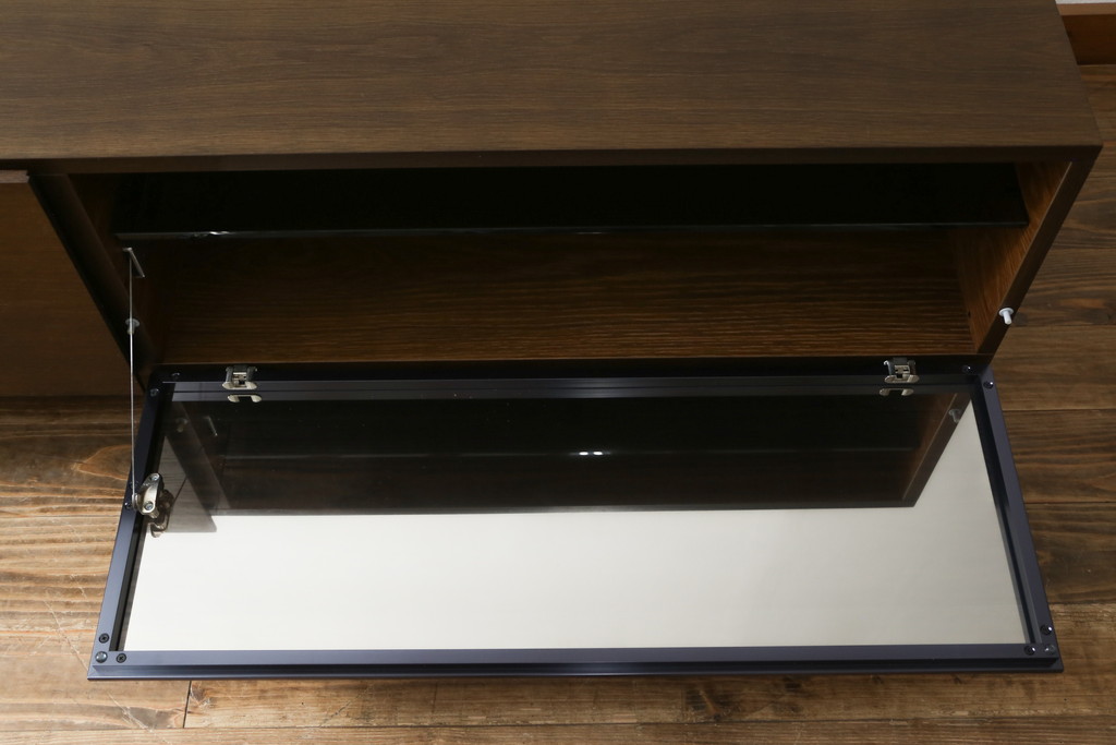 中古　美品!!　Cassinaixc.(カッシーナイクスシー)　BREATH(ブレス)　スタイリッシュな佇まいが魅力的なシアターボード(テレビ台、テレビボード、リビングボード、ローボード、収納棚、戸棚)(R-075008)