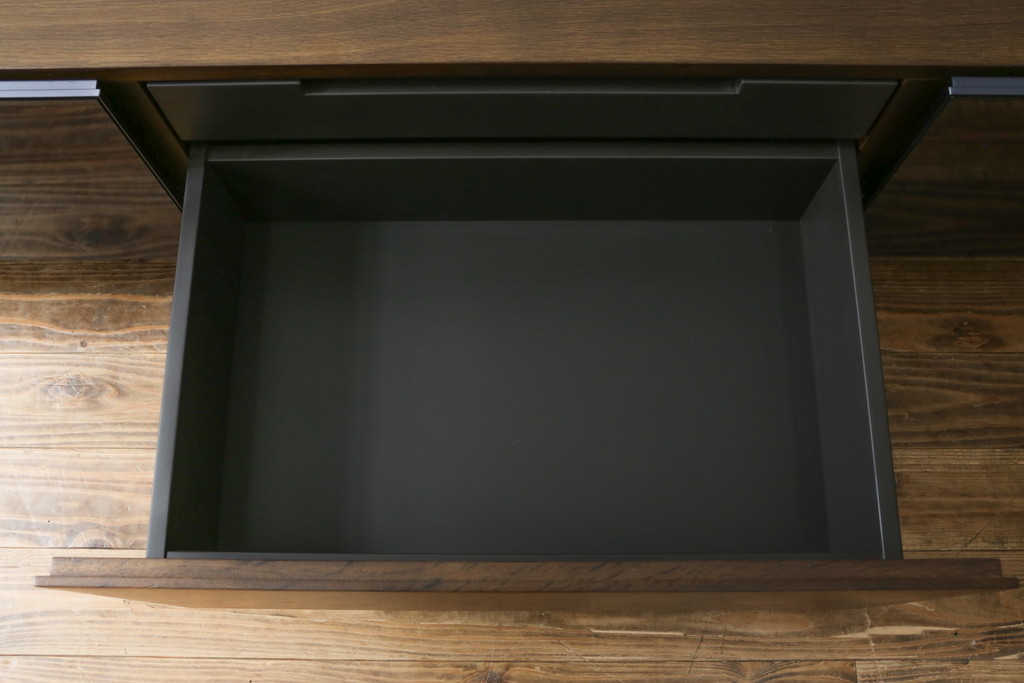 中古　美品!!　Cassinaixc.(カッシーナイクスシー)　BREATH(ブレス)　スタイリッシュな佇まいが魅力的なシアターボード(テレビ台、テレビボード、リビングボード、ローボード、収納棚、戸棚)(R-075008)