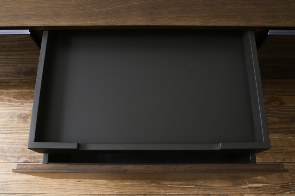 中古　美品!!　Cassinaixc.(カッシーナイクスシー)　BREATH(ブレス)　スタイリッシュな佇まいが魅力的なシアターボード(テレビ台、テレビボード、リビングボード、ローボード、収納棚、戸棚)(R-075008)