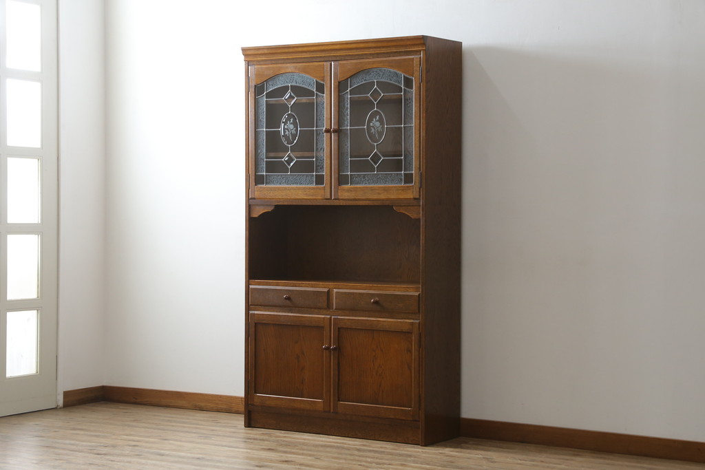 中古　三越家具(現カントリーハウス)　Brugge(ブルージュ)　プロパティ　ステンドグラスが上品な印象を深めるキャビネット(食器棚、カップボード、収納棚、戸棚、飾り棚)(R-079155)