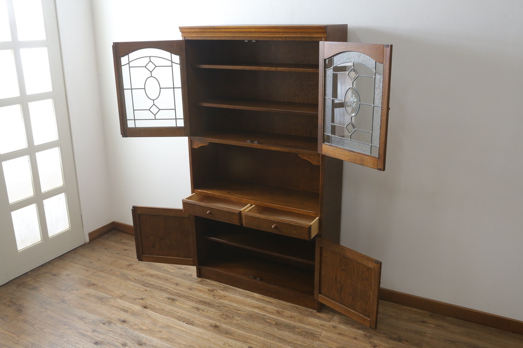 中古　三越家具(現カントリーハウス)　Brugge(ブルージュ)　プロパティ　ステンドグラスが上品な印象を深めるキャビネット(食器棚、カップボード、収納棚、戸棚、飾り棚)(R-079155)