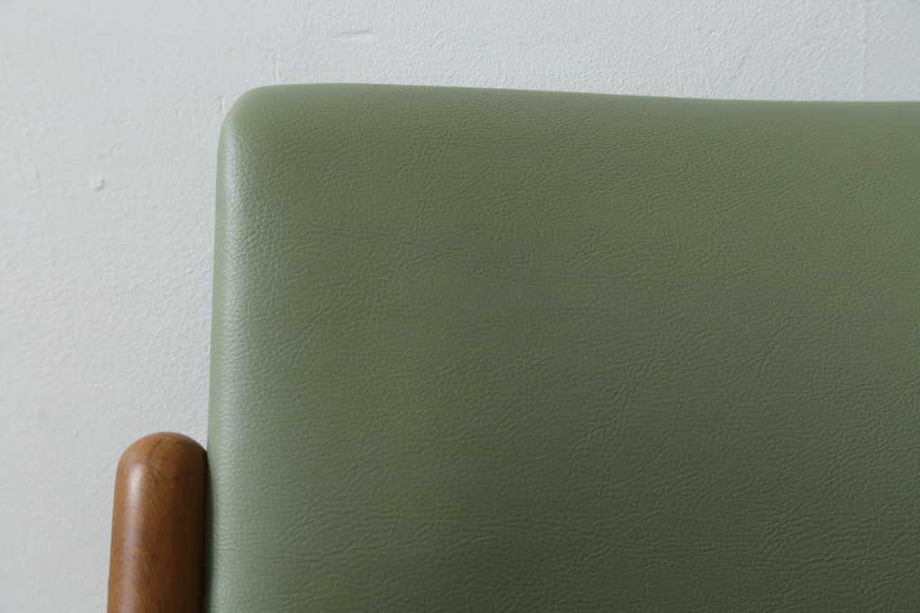 デンマークビンテージ　美品　激レア　希少!!　Finn Haugaard(フィン ホガード)デザイン　Bondo Gravesen A/S(ボンドグラヴェセン)社製　ローズウッド　実用性とデザイン性を兼ね備えたアームチェア(ダイニングチェア、ヴィンテージ、北欧)(R-082171)