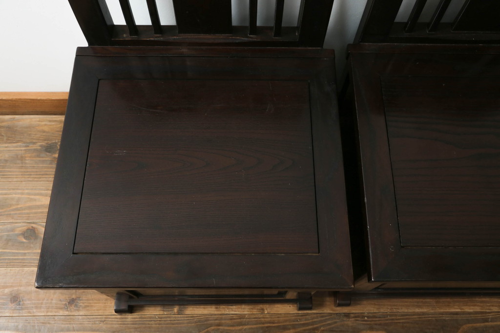 中古　広島県　博永家具　キャスター付き　シックな色合いが魅力的な収納付き板座チェア2脚セット(ダイニングチェア、椅子、イス)(定価2脚で約24万円)(R-075180)