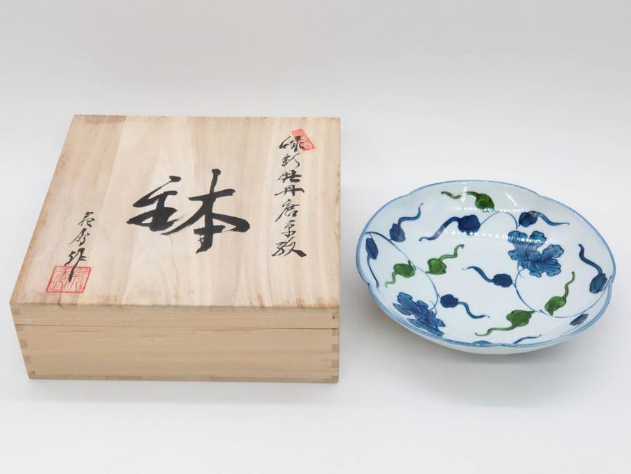 田代亮秀　有田焼　古代丸紋　小鉢　緑彩牡丹唐草紋　染錦花割紋　紺朱古代丸紋　3.5寸・7.1寸・8.9寸　優美なデザインが美しい皿2枚&鉢2客セット(向付、深鉢、大皿、深皿、和皿、和食器、裏印、共箱付き、三寸五分、七寸一分、八寸九分)(R-081497)