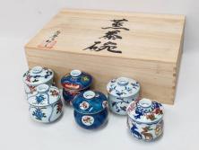 田代亮秀　有田焼　染錦　図変わり　約8.3cm　2.7寸　繊細な絵付けが見事な蒸茶碗6客セット(動物、果物、花割、野苺唐草、群鹿、梅花丸紋、裏印、和食器、共箱付き、二寸七分)(R-081498)