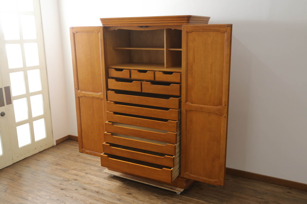 中古　美品　横浜クラシック家具　ダニエル(daniel)　Etranger(エトランジェ)　E-102　クラシカルな佇まいの和タンス(和箪笥、着物箪笥、衣装箪笥、引き出し)(R-075266)