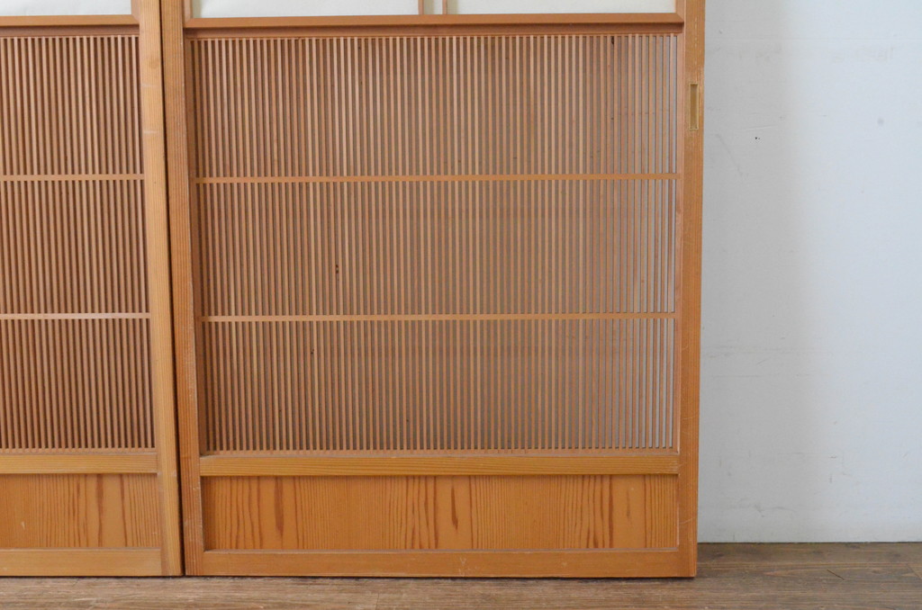 ビンテージ建具　上げ下げできる障子付き　和テイストのお部屋作りにお勧めな格子戸2枚セット(ヴィンテージ、引き戸、障子戸)(R-065513)