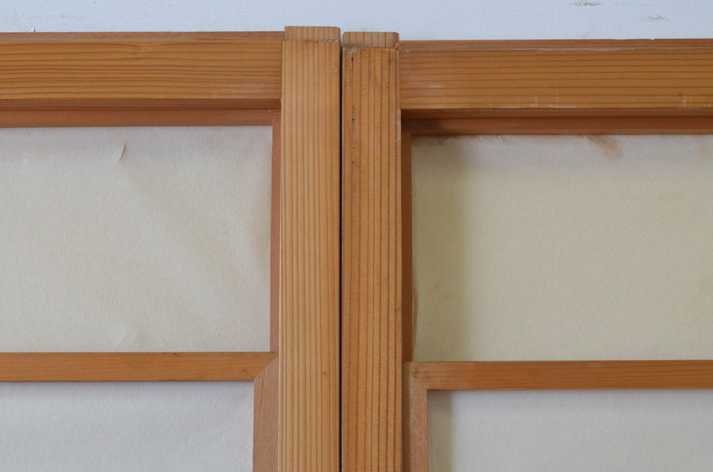 ビンテージ建具　上げ下げできる障子付き　和テイストのお部屋作りにお勧めな格子戸2枚セット(ヴィンテージ、引き戸、障子戸)(R-065513)