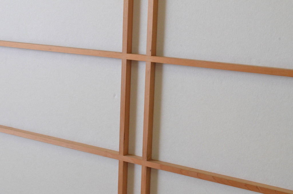 ビンテージ建具　上げ下げできる障子付き　和テイストのお部屋作りにお勧めな格子戸2枚セット(ヴィンテージ、引き戸、障子戸)(R-065513)