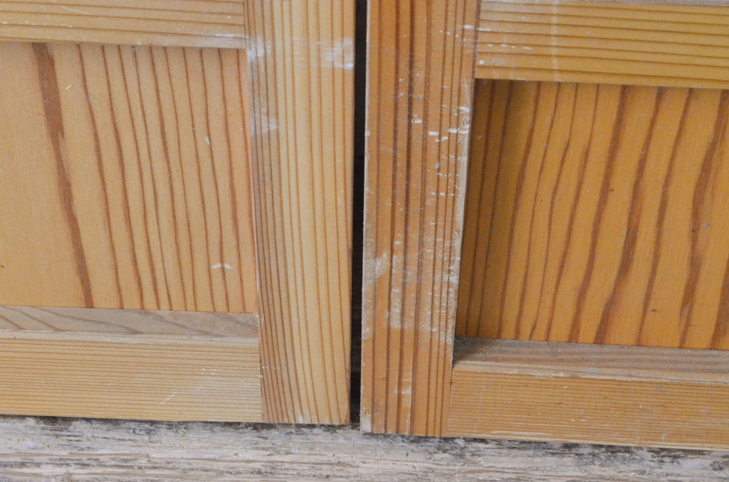 ビンテージ建具　上げ下げできる障子付き　和テイストのお部屋作りにお勧めな格子戸2枚セット(ヴィンテージ、引き戸、障子戸)(R-065513)