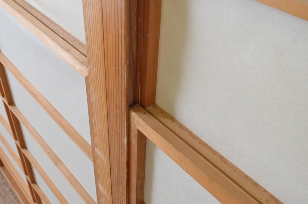 ビンテージ建具　上げ下げできる障子付き　和テイストのお部屋作りにお勧めな格子戸2枚セット(ヴィンテージ、引き戸、障子戸)(R-065513)