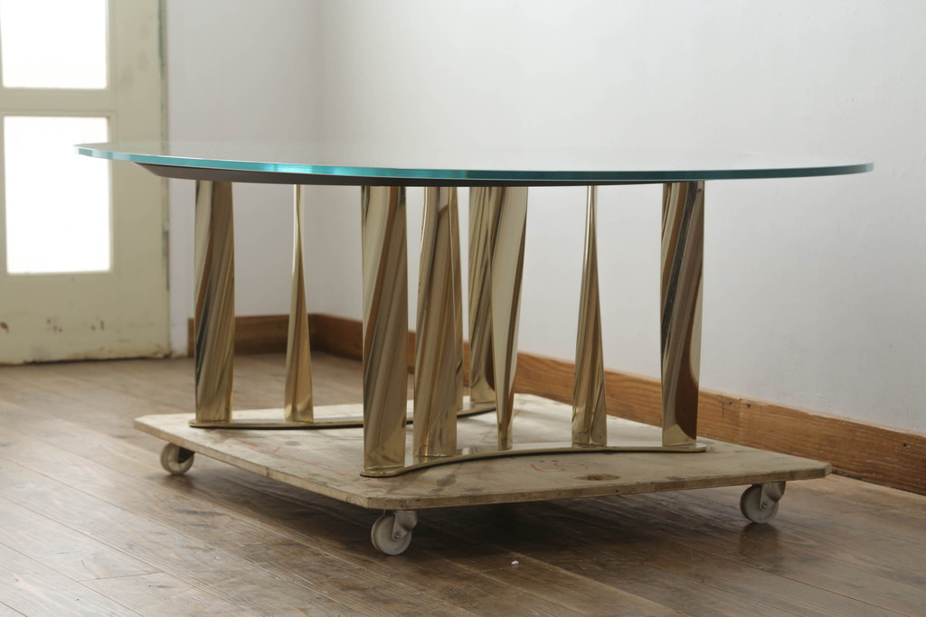 中古　美品　Cassina(カッシーナ)　476-15　BOBOLI(ボボリ)　ガラス天板　個性溢れるデザインが魅力のオーバルローテーブル(リビングテーブル、センターテーブル)(定価約68万円)(R-075201)