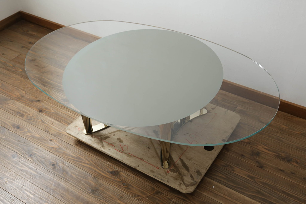 中古　美品　Cassina(カッシーナ)　476-15　BOBOLI(ボボリ)　ガラス天板　個性溢れるデザインが魅力のオーバルローテーブル(リビングテーブル、センターテーブル)(定価約68万円)(R-075201)